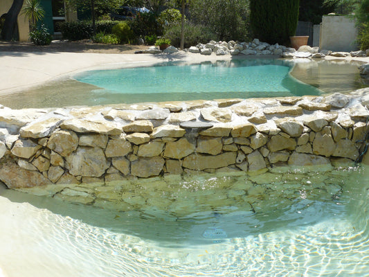 Comment appliquer un enduit étanche en piscine? - Matières et Béton