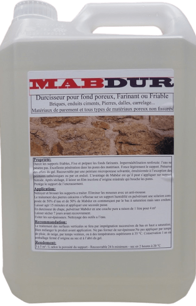 Contient du silicate de sodium et de l' Hydroxyde de potassium.Durcisseur de chape béton et minéralisateur de surface