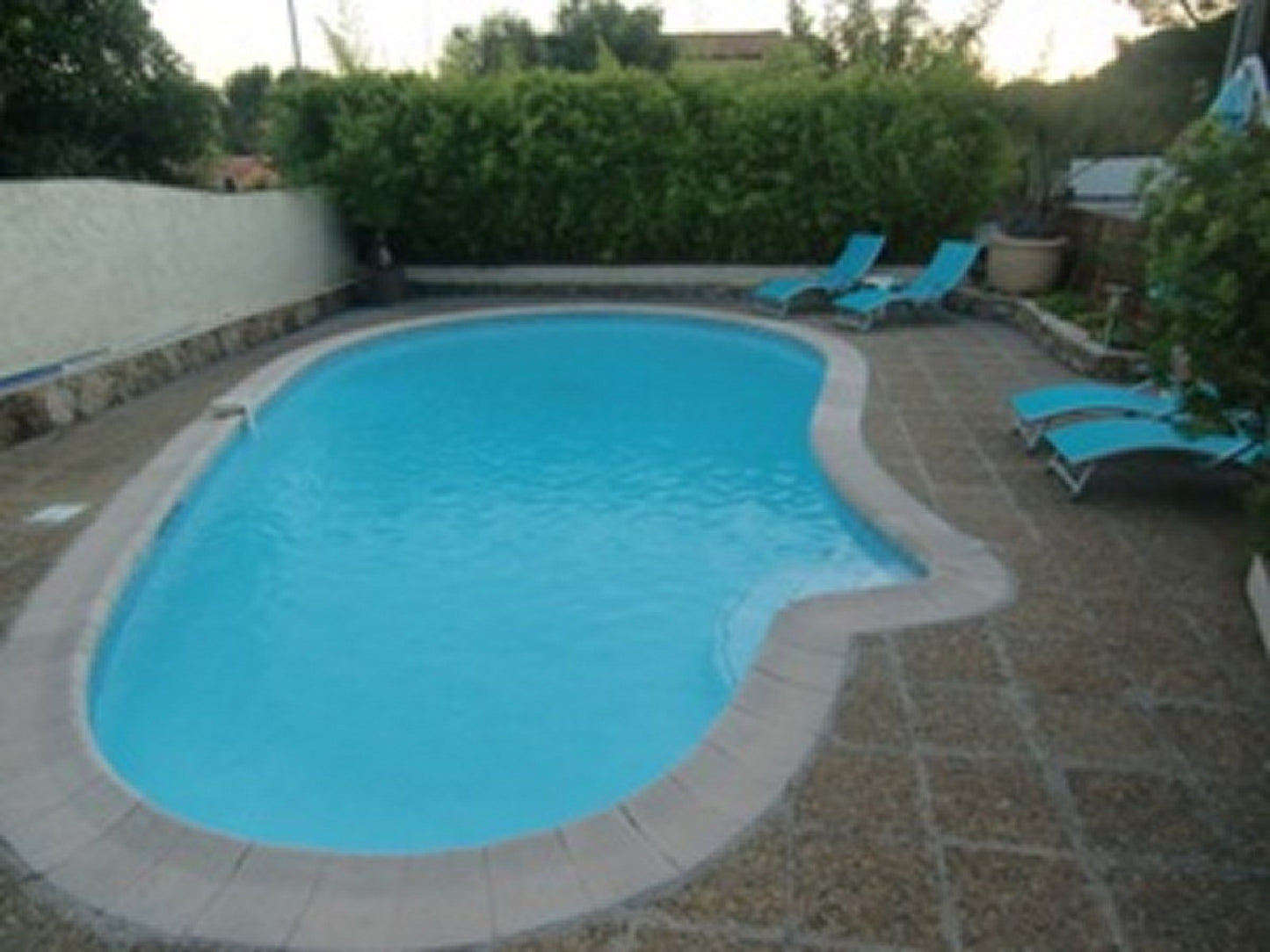 Peinture piscine béton caoutchouc chloré