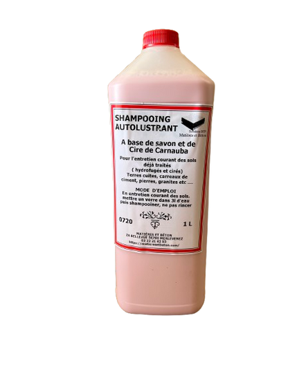 Nettoyant cirant autolustrant